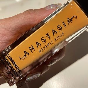 Anastasia Beverly Hills 400N luminous foundation